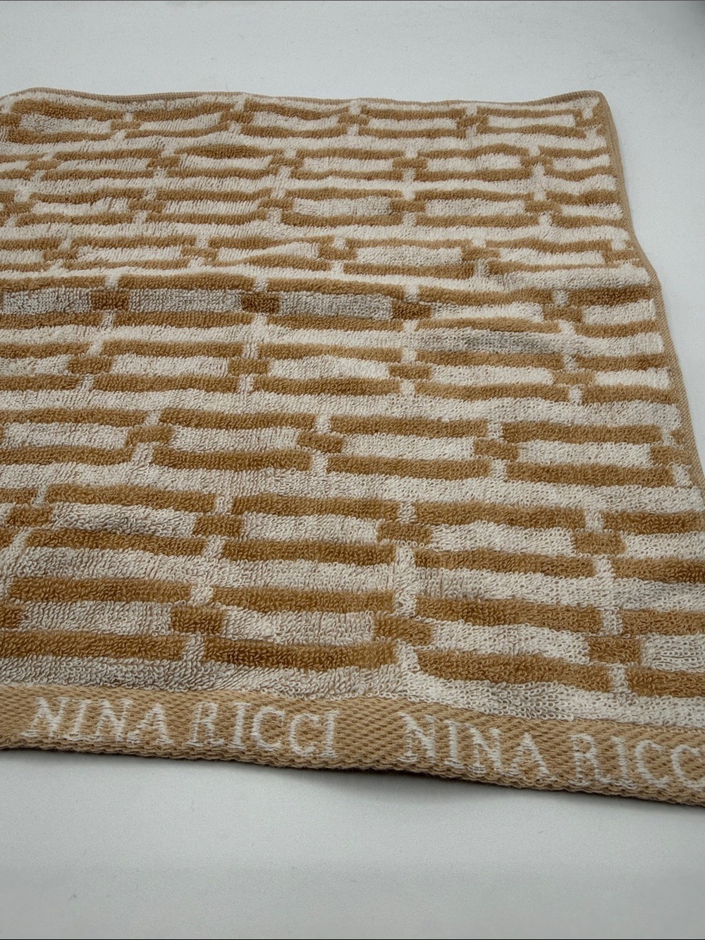 Nina Ricci Beige & Cream Geometric Pattern Wash Cloth - Picture 3 of 4